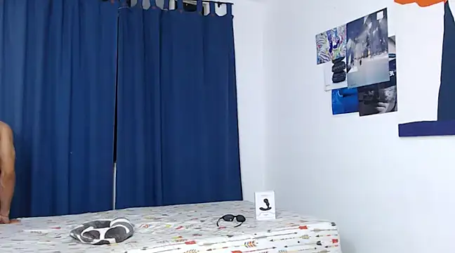 Snapshot of Sanit_Di chatting on 12/20/24, 02:38 Sanit Di online show from 12/20/24, 02:38