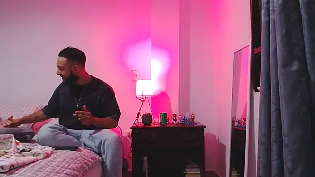 Snapshot of Sanit_Di chatting on 03/12/26, 03:12 Sanit Di online show from 03/12/26, 03:12