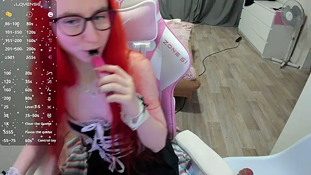 Snapshot of Malina_Lovely chatting on 10/27/25, 08:35 Malina Lovely online show from 10/27/25, 08:35