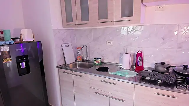 Snapshot of rose_scottt chatting on 03/22/26, 05:38 rose scottt online show from 03/22/26, 05:38