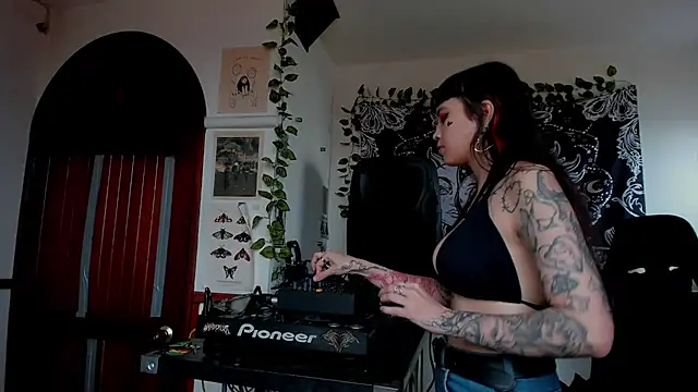 Demongirl6666 online show from 02/12/25, 07:45