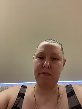 Snapshot of ISSexy chatting on 03/17/26, 02:27 ISSexy online show from 03/17/26, 02:27