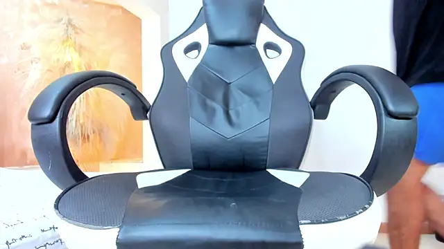 Snapshot of ANGEL_NICOLAS chatting on 02/12/25, 09:01 ANGEL NICOLAS online show from 02/12/25, 09:01