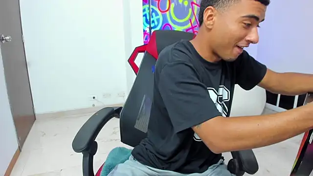 Snapshot of ANGEL_NICOLAS chatting on 12/18/25, 10:16 ANGEL NICOLAS online show from 12/18/25, 10:16