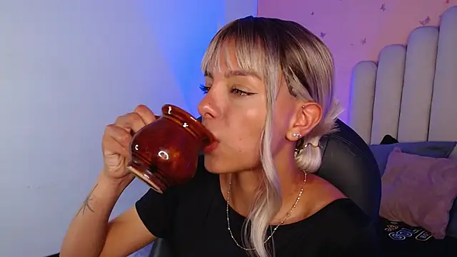 peyton golden1 online show from 10/02/25, 03:35