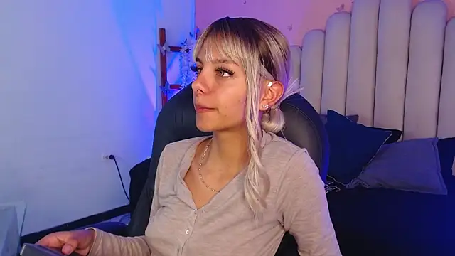 peyton golden1 online show from 10/05/25, 03:38