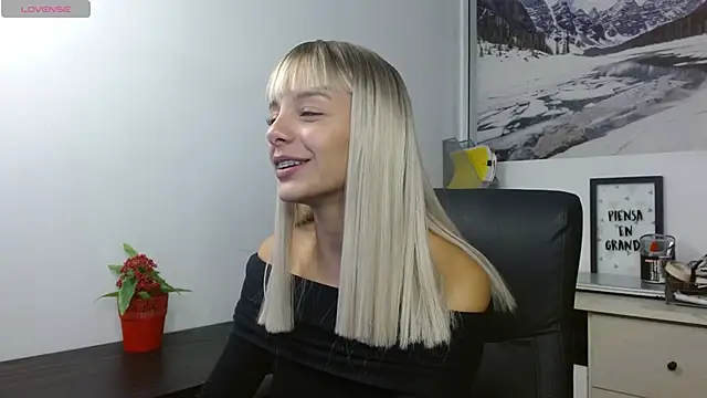 Snapshot of peyton_golden1 chatting on 11/03/25, 03:41 peyton golden1 online show from 11/03/25, 03:41