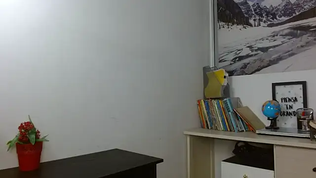 Snapshot of peyton_golden1 chatting on 11/04/25, 03:27 peyton golden1 online show from 11/04/25, 03:27