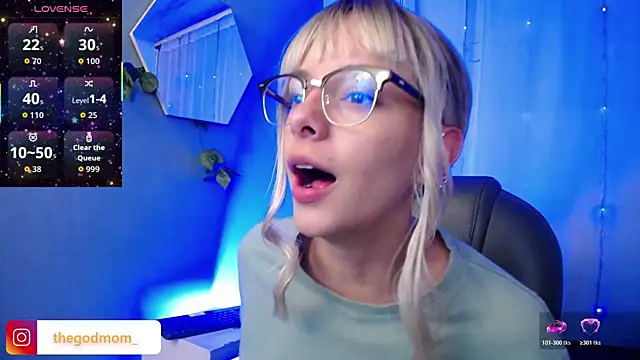 Snapshot of peyton_golden1 chatting on 11/08/25, 03:18 peyton golden1 online show from 11/08/25, 03:18