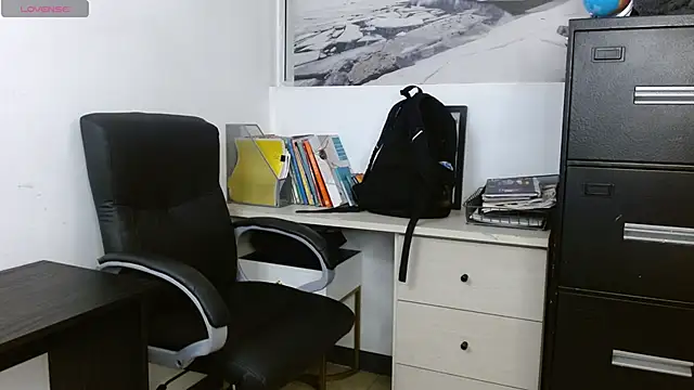 Snapshot of peyton_golden1 chatting on 11/20/25, 03:28 peyton golden1 online show from 11/20/25, 03:28