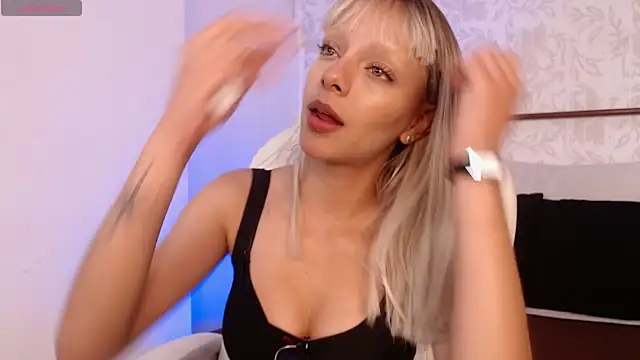 Snapshot of peyton_golden1 chatting on 11/25/25, 03:39 peyton golden1 online show from 11/25/25, 03:39