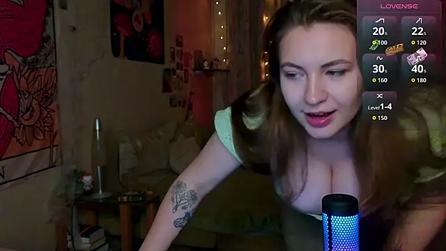 Snapshot of LisaCase chatting on 10/24/25, 05:09 LisaCase online show from 10/24/25, 05:09