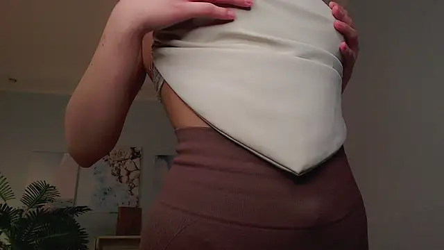 Snapshot of cosmosbaby chatting on 09/24/25, 02:42 cosmosbaby online show from 09/24/25, 02:42