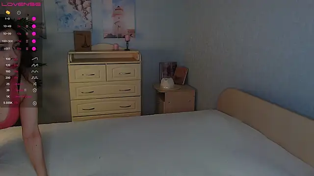 Snapshot of cosmosbaby chatting on 10/29/25, 03:14 cosmosbaby online show from 10/29/25, 03:14