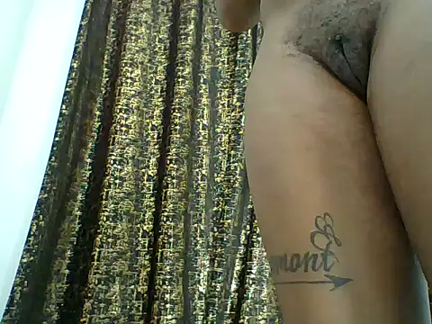 Snapshot of PrettyPrincess14 chatting on 11/14/25, 09:52 PrettyPrincess14 online show from 11/14/25, 09:52