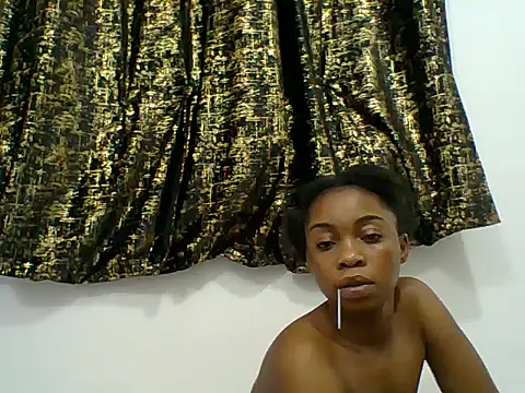 Snapshot of PrettyPrincess14 chatting on 12/02/25, 05:08 PrettyPrincess14 online show from 12/02/25, 05:08