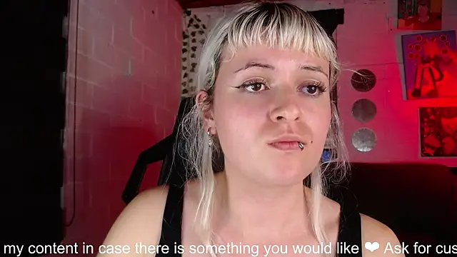 NEXT DOOR GIRL  online show from 02/05/25, 05:09