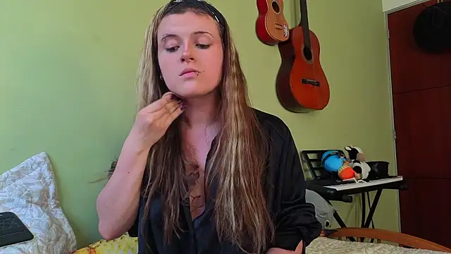 NEXT DOOR GIRL  online show from 03/20/26, 10:25