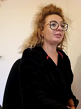 Selenna emma online show from 10/01/25, 01:39