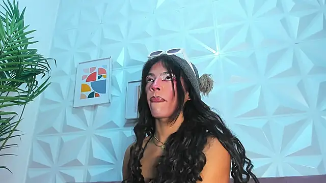 Briyit Doll online show from 12/03/24, 06:17