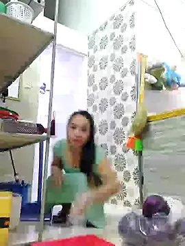 Snapshot of Yinzing_502 chatting on 12/04/24, 06:44 Yinzing 502 online show from 12/04/24, 06:44