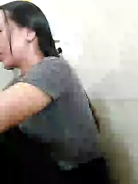 Snapshot of Yinzing_502 chatting on 12/25/24, 04:33 Yinzing 502 online show from 12/25/24, 04:33