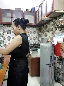 Snapshot of Yinzing_502 chatting on 09/17/25, 06:26 Yinzing 502 online show from 09/17/25, 06:26