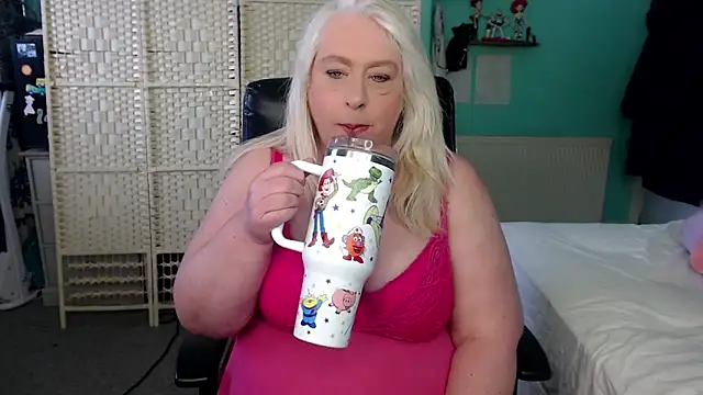 Snapshot of MatureVixen chatting on 03/09/25, 12:09 MatureVixen online show from 03/09/25, 12:09