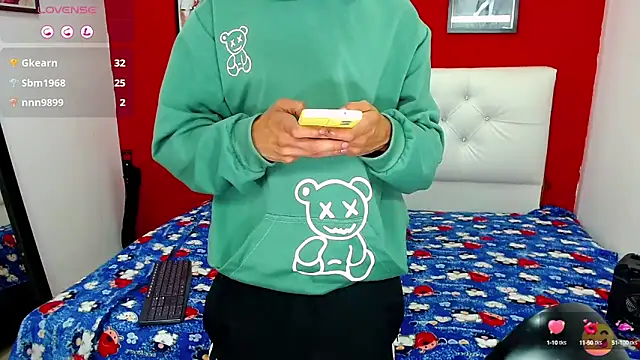 Snapshot of _snopyy_ chatting on 01/21/25, 12:57  snopyy  online show from 01/21/25, 12:57