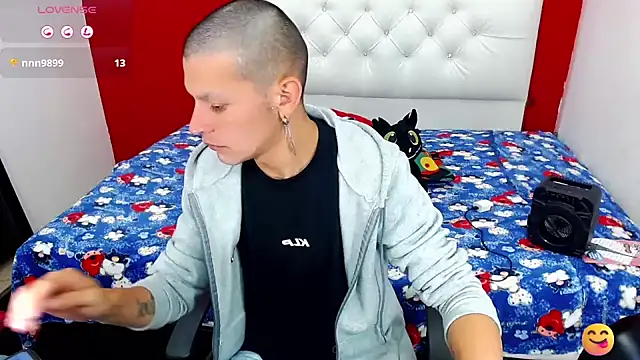 Snapshot of _snopyy_ chatting on 01/21/25, 11:45  snopyy  online show from 01/21/25, 11:45