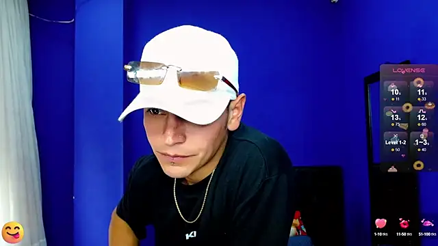 Snapshot of _snopyy_ chatting on 02/04/25, 07:22  snopyy  online show from 02/04/25, 07:22