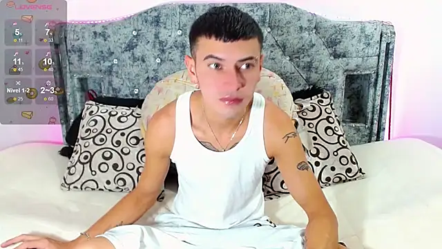 Snapshot of _snopyy_ chatting on 10/01/25, 01:28  snopyy  online show from 10/01/25, 01:28