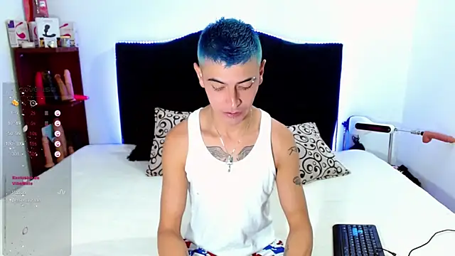 Snapshot of _snopyy_ chatting on 10/13/25, 07:58  snopyy  online show from 10/13/25, 07:58