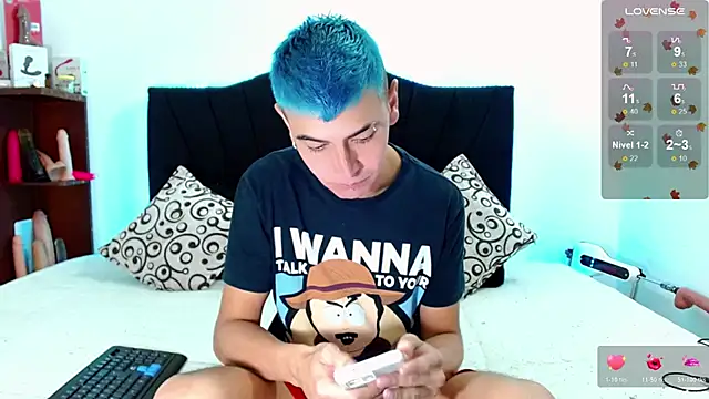 Snapshot of _snopyy_ chatting on 10/24/25, 02:24  snopyy  online show from 10/24/25, 02:24