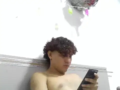 Snapshot of pedrodavid_ chatting on 03/20/25, 10:07 pedrodavid online show from 03/20/25, 10:07