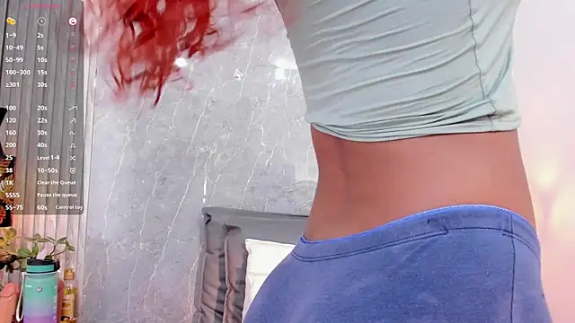 Snapshot of Sophiee_Velvet chatting on 03/06/25, 06:05 Sophiee Velvet online show from 03/06/25, 06:05