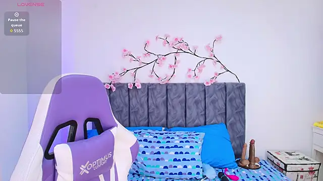 Snapshot of Sophiee_Velvet chatting on 06/12/26, 02:05 Sophiee Velvet online show from 06/12/26, 02:05