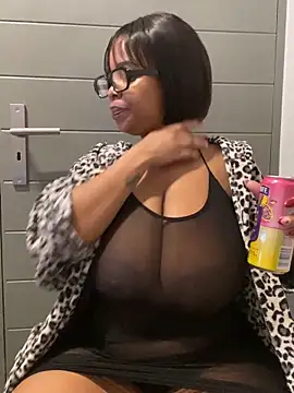Snapshot of Saggy_areola95 chatting on 06/14/26, 09:22 Saggy areola95 online show from 06/14/26, 09:22
