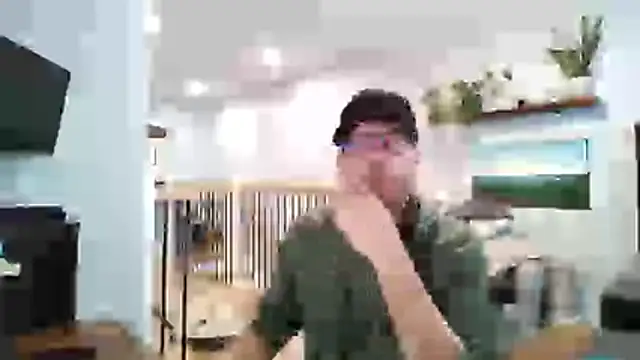 Snapshot of Bigdicktrav902 chatting on 03/30/26, 11:33 Bigdicktrav902 online show from 03/30/26, 11:33