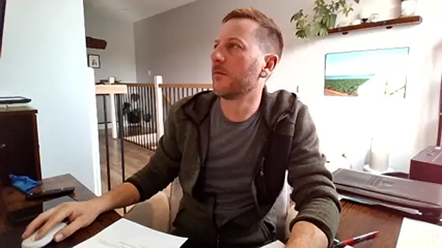 Snapshot of Bigdicktrav902 chatting on 04/13/26, 12:21 Bigdicktrav902 online show from 04/13/26, 12:21