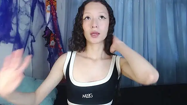 Snapshot of abbycutecs chatting on 10/28/25, 02:20 abbycutecs online show from 10/28/25, 02:20