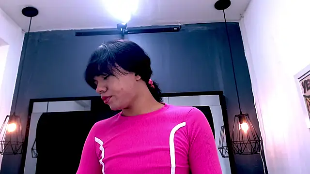 Snapshot of AndreaGil_ chatting on 12/20/25, 02:13 AndreaGil online show from 12/20/25, 02:13