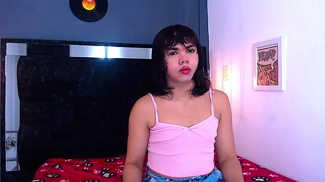 Snapshot of AndreaGil_ chatting on 02/11/26, 12:43 AndreaGil online show from 02/11/26, 12:43