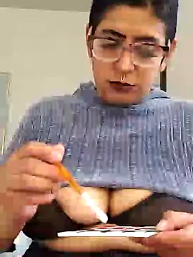 Snapshot of Kittybouncy69 chatting on 01/21/25, 02:15 Kittybouncy69 online show from 01/21/25, 02:15