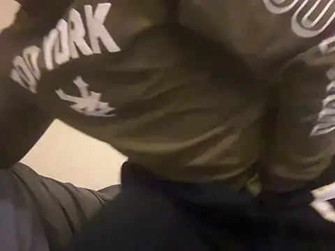 Snapshot of DuryG11 chatting on 12/13/24, 10:23 DuryG11 online show from 12/13/24, 10:23