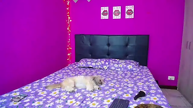 Snapshot of Zaratattoox chatting on 12/24/24, 09:50 Zaratattoox online show from 12/24/24, 09:50