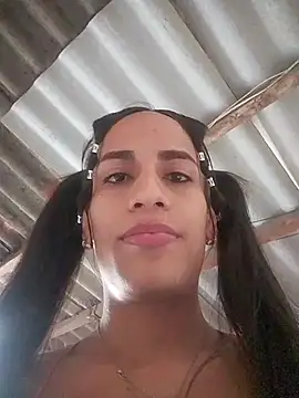 Snapshot of AlexaWarner chatting on 11/23/25, 04:07 AlexaWarner online show from 11/23/25, 04:07