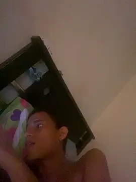 Snapshot of AlexaWarner chatting on 12/16/25, 04:01 AlexaWarner online show from 12/16/25, 04:01