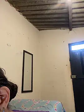 Snapshot of AlexaWarner chatting on 12/19/25, 05:42 AlexaWarner online show from 12/19/25, 05:42