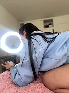 Snapshot of AlessiaVix chatting on 03/04/26, 04:02 AlessiaVix online show from 03/04/26, 04:02